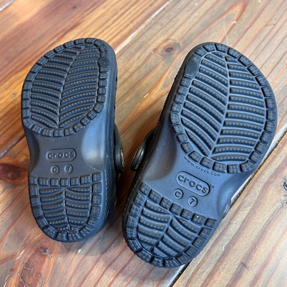 Black Children’s Crocs 7C - Picture 6 of 7